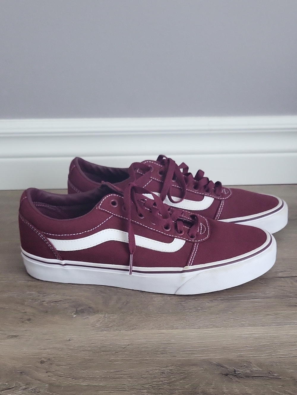 Vans Ward Men's Burgundy Canvas Sneakers Sz 9